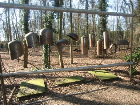 Wesel-Feldmark : Am Tannenhäuschen, Skulpturenpark Niederrhein, Skulptur Glockenspiel